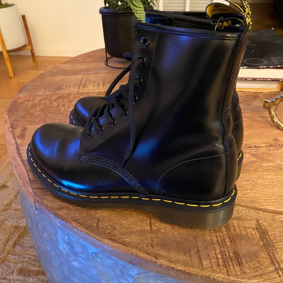 BNWOT 1460 WOMEN'S SMOOTH LEATHER LACE UP BOOTS - Picture 4 of 5